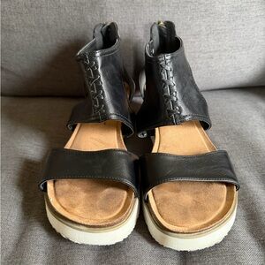 Elegant Black Leather Women's Sandals